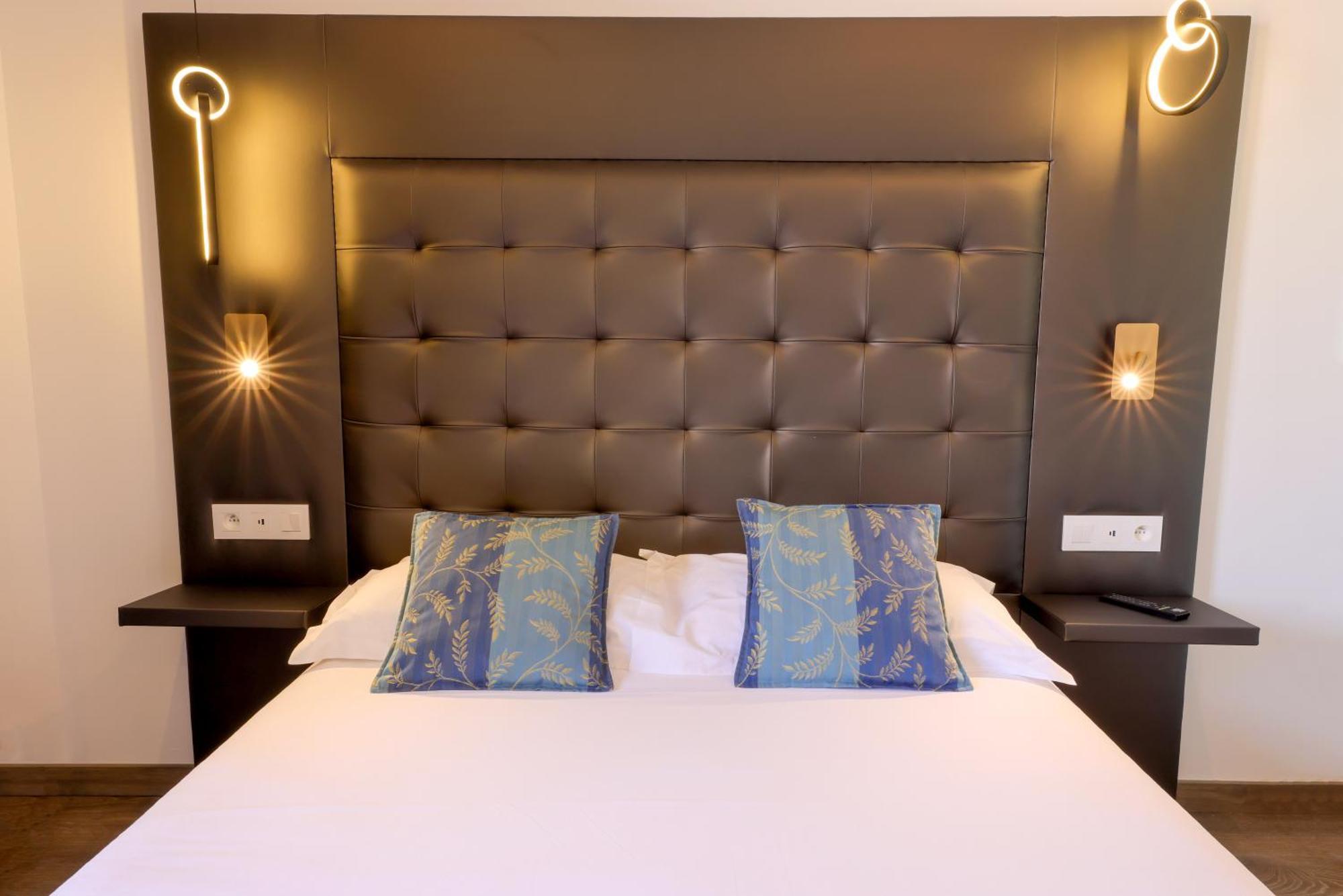Hotel Saint Christophe 卡尔维 外观 照片