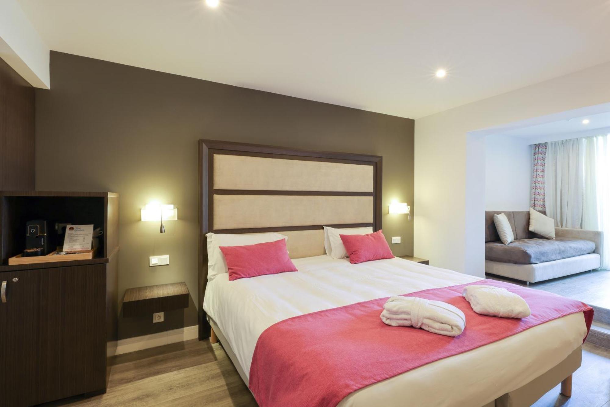 Hotel Saint Christophe 卡尔维 外观 照片