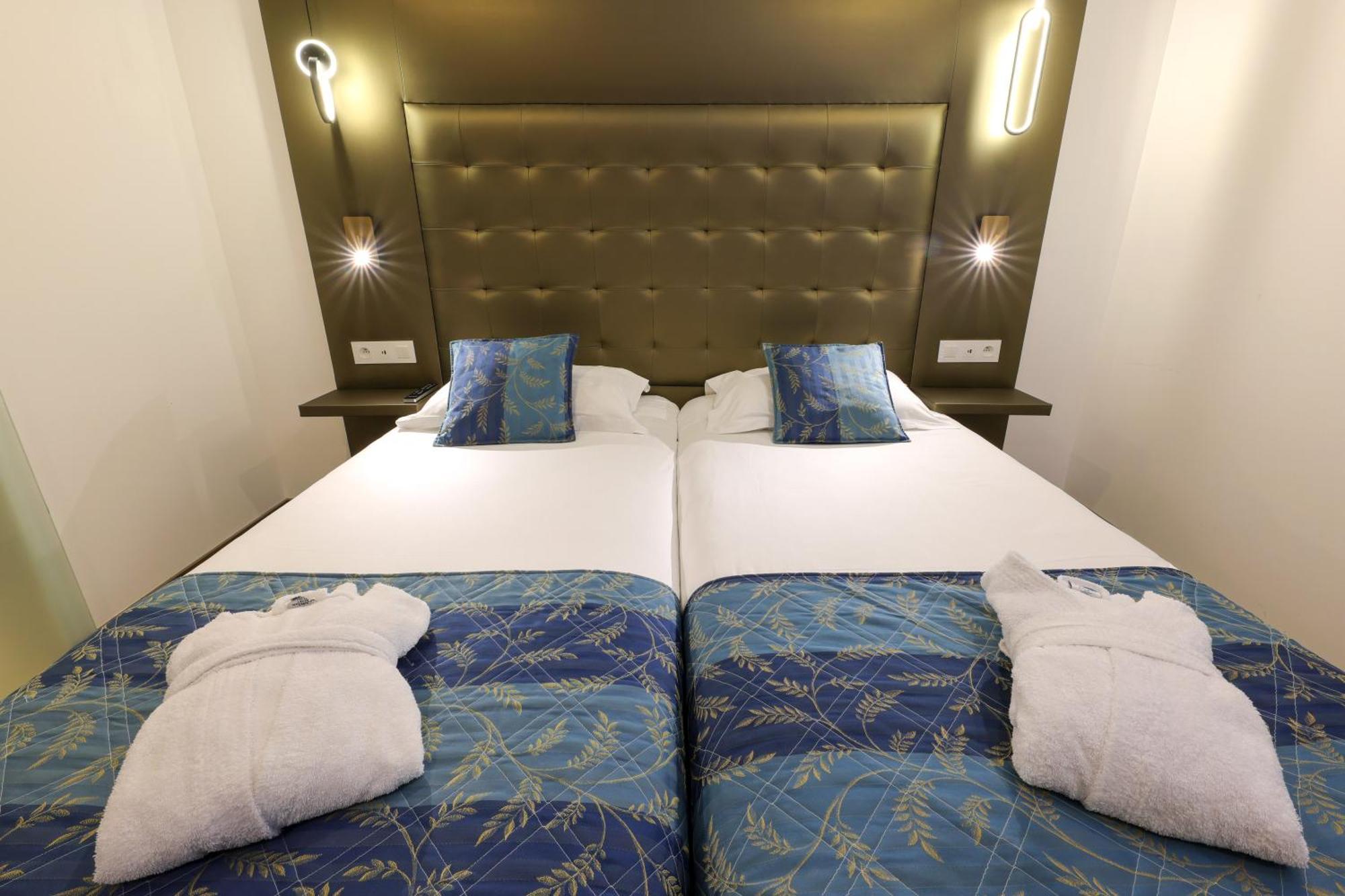 Hotel Saint Christophe 卡尔维 外观 照片