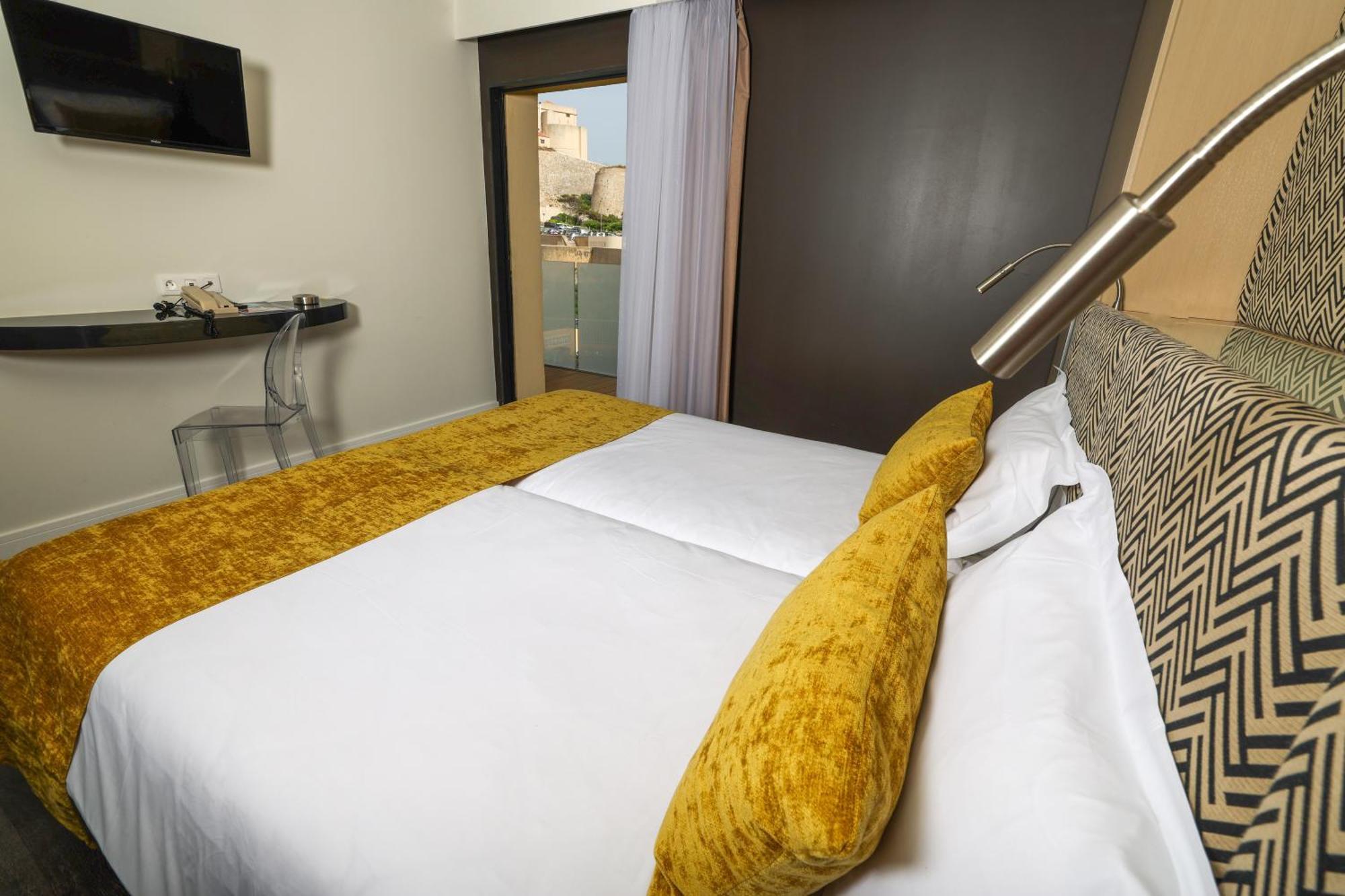 Hotel Saint Christophe 卡尔维 外观 照片