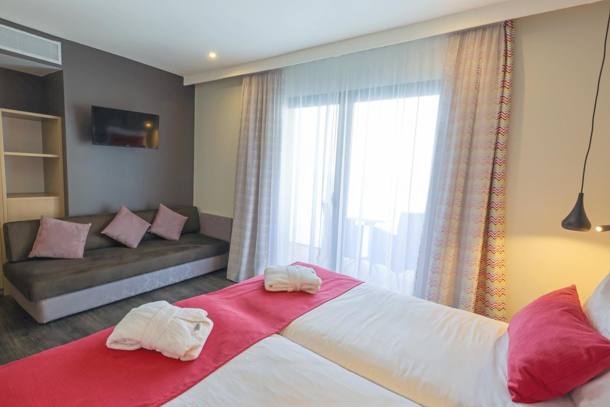 Hotel Saint Christophe 卡尔维 外观 照片