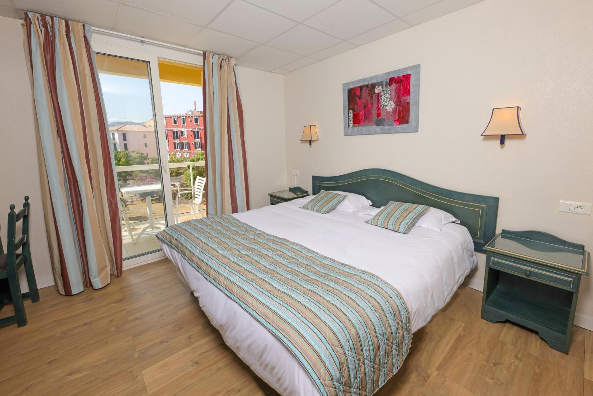 Hotel Saint Christophe 卡尔维 外观 照片